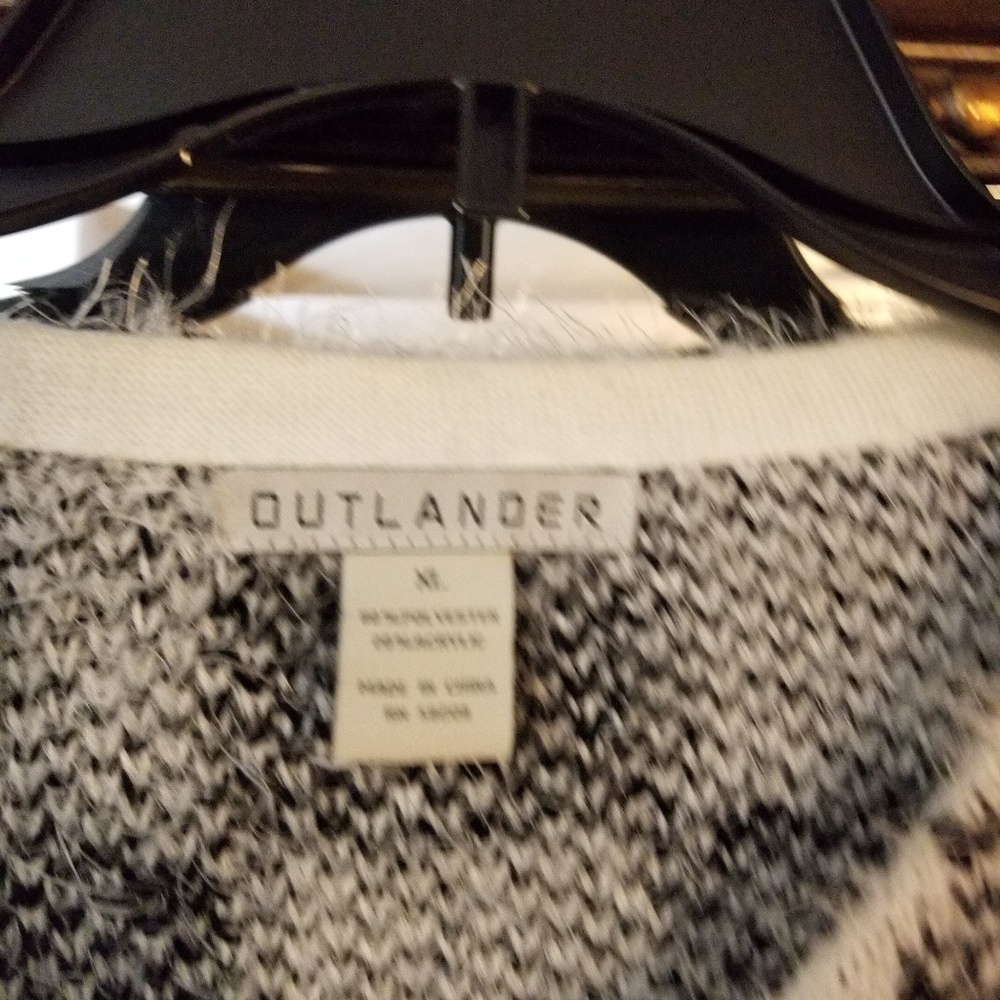 Sweater - Picture 5 of 6